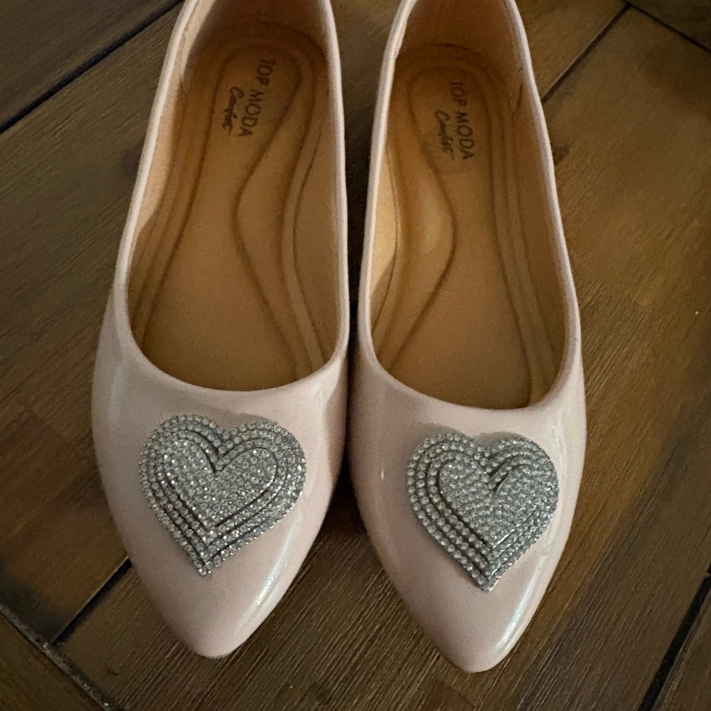 TOP Moda Women's Blush Flats with Silver Heart Detail